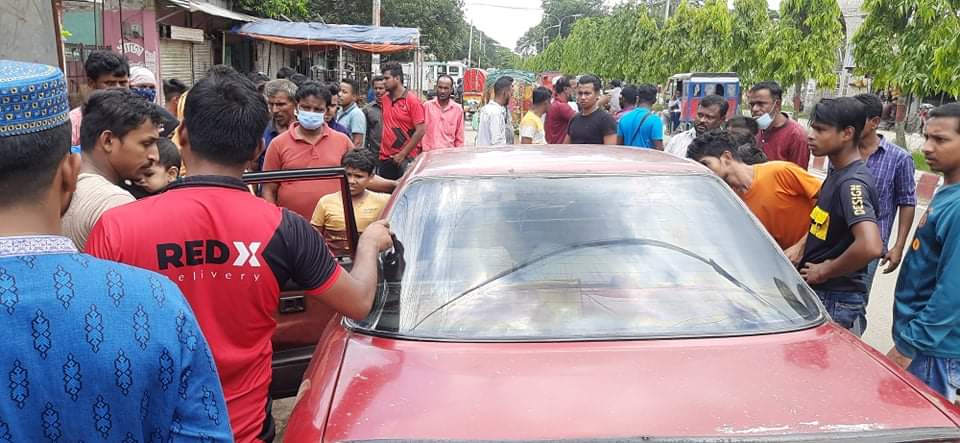 বেপরোয়া গতিতে মোটরসাইকেল অভারটেক করার সময় দূঘর্টনা বেপরোয়া গতিতে মোটরসাইকেল অভারটেক করার সময় দূঘর্টনা