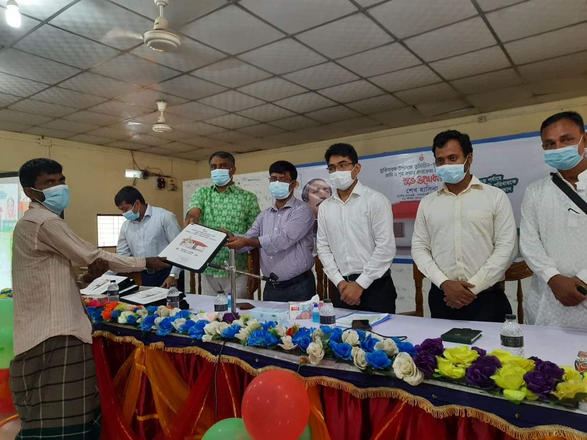 লাখাইয়ে প্রধানমন্ত্রীর দেওয়া আশ্রায়ন প্রকল্পের চাবি হস্তান্তর