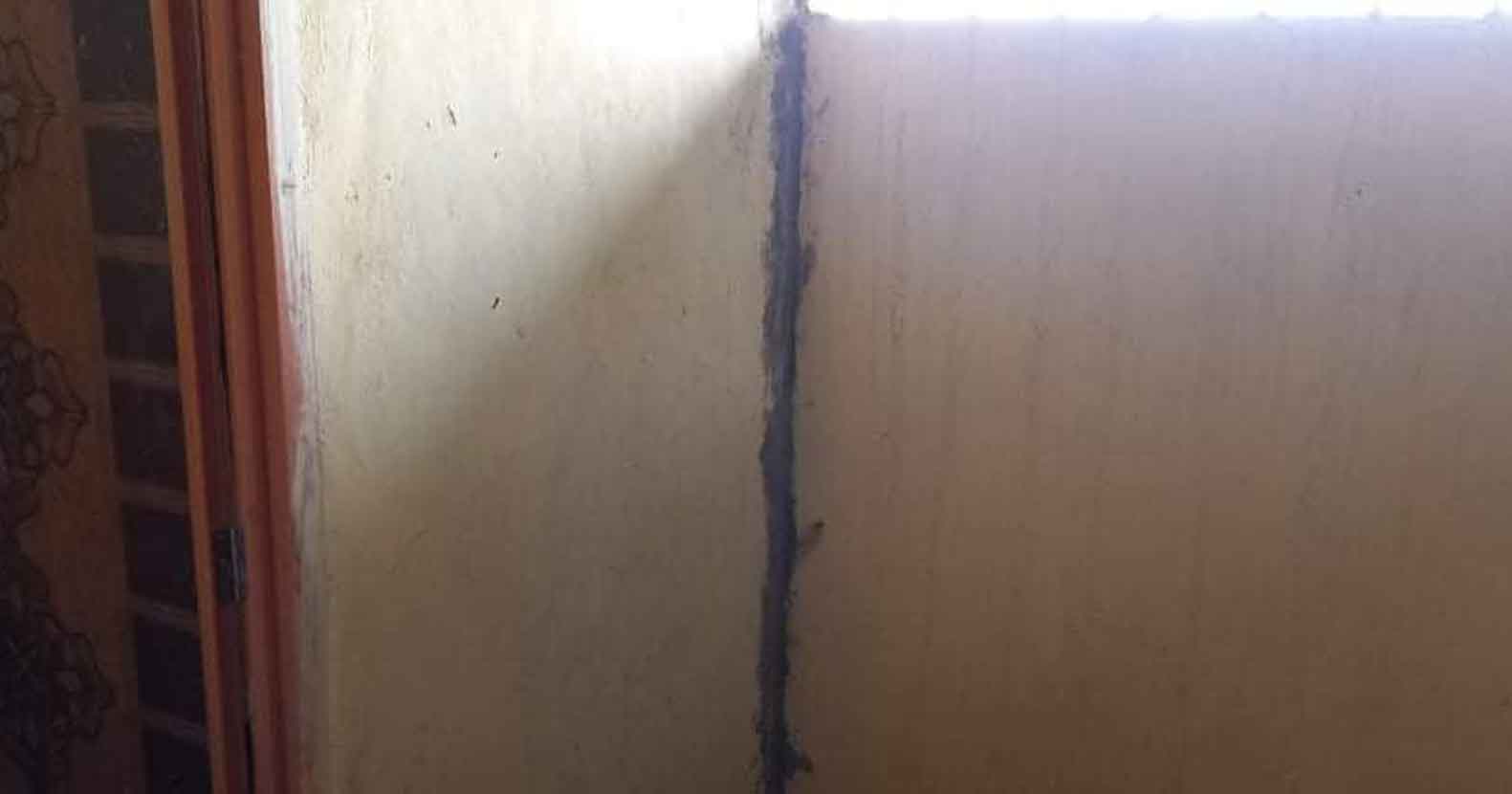 Habiganj-News-আজমিরীগঞ্জে-মুজিববর্ষের-আশ্রয়ন-প্রকল্পের-ঘরে-দেখা-দিয়েছে-ফাটল--2 আজমিরীগঞ্জে মুজিববর্ষের আশ্রয়ন প্রকল্পের ঘরে দেখা দিয়েছে ফাটল