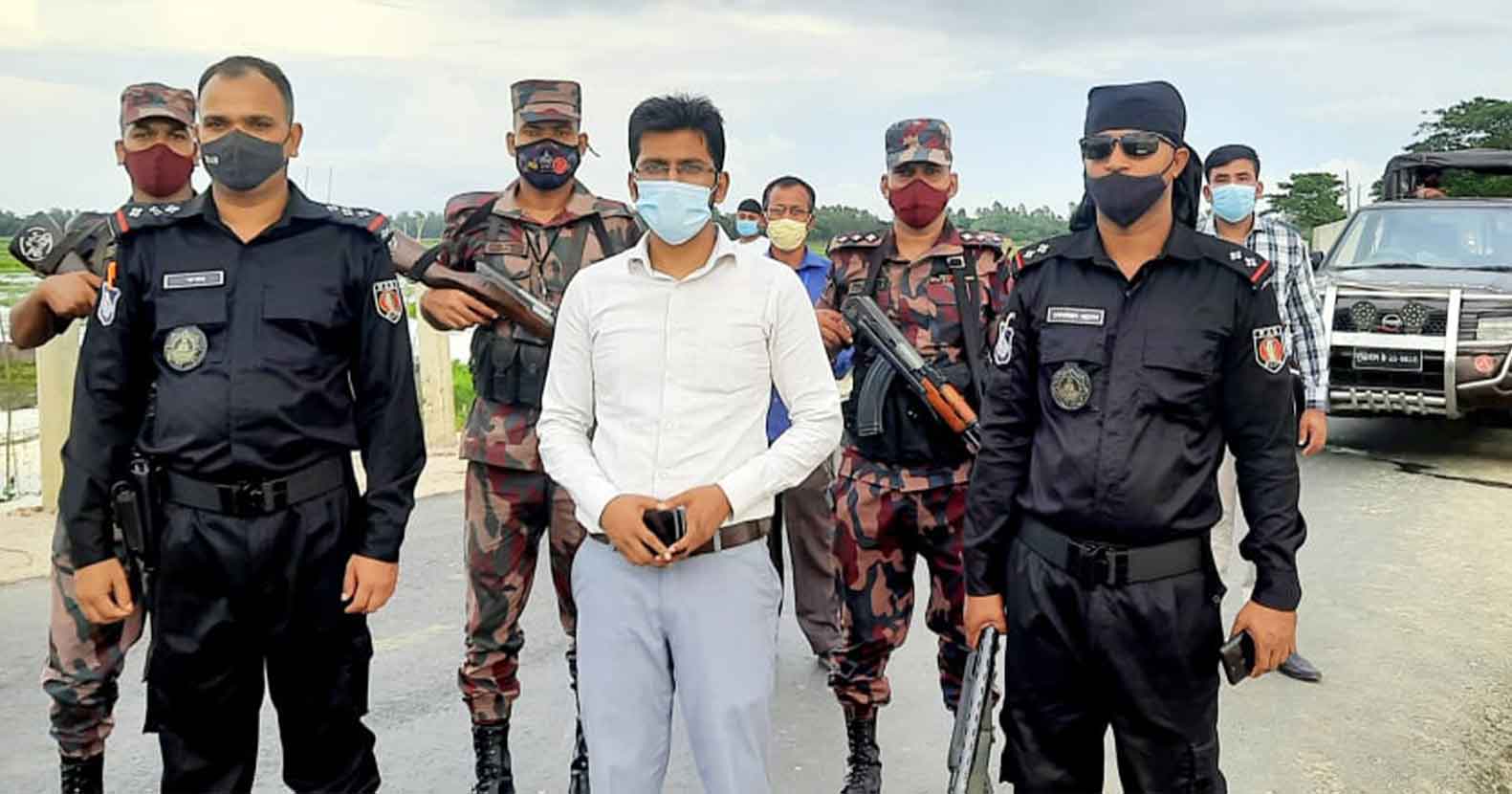লকডাউন বাস্তবায়নে খেলার মাঠসহ সর্বত্র প্রশাসনের অভিযান