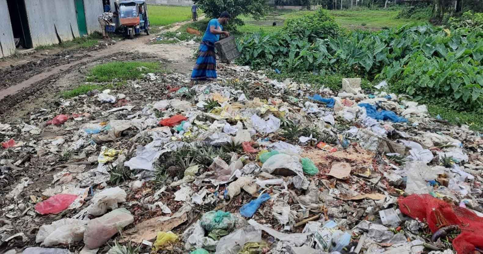 লাখাইয়ের বুল্লাবাজারে নেই বর্জ্য ব্যাবস্থাপনা, নির্বিকার সংশ্লিষ্ঠ কর্তৃপক্ষ