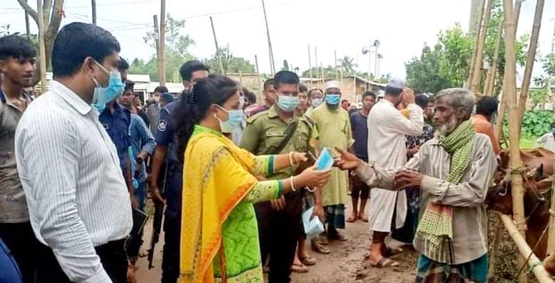 সদর উপজেলার বিভিন্ন গরুর হাটবাজারে মোবাইল কোর্ট পরিচালনা ও মাস্ক বিতরণ