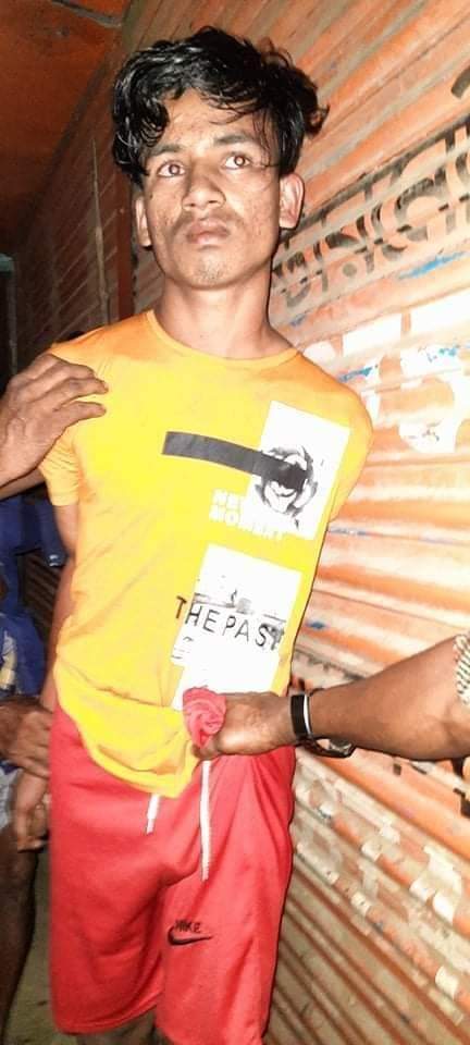 লাখাই বুল্লা বাজারে জনতার হাতে চোর আটক