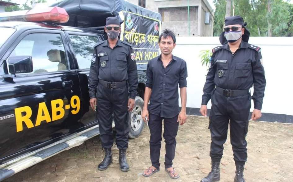 মাধবপুরে পেশাদার মাদক ব্যবসায়ী আটক