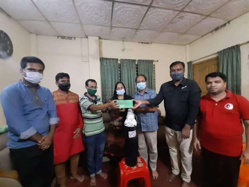 মানবসেবায় মহিলা ভাইস-চেয়ারম্যান ফেরদৌস আরা বেগমের অক্সিজেন সিলিন্ডার দান মানবসেবায় মহিলা ভাইস-চেয়ারম্যান ফেরদৌস আরা বেগমের অক্সিজেন সিলিন্ডার দান