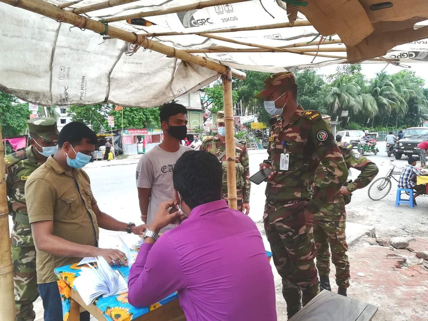 লকডাউনের তৃতীয় দিনে মাধবপুরে মামলা ও জরিমানা