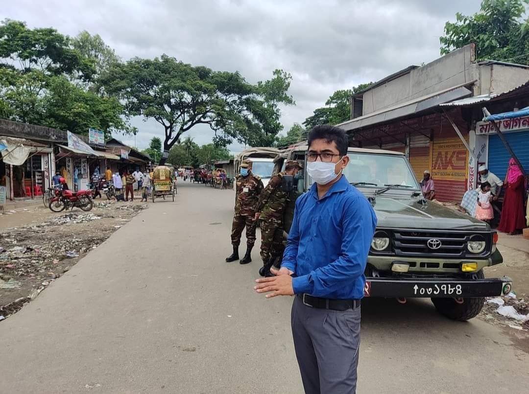 লাখাইয়ে করোনা পরিস্থিতি নিয়ন্ত্রণে মাঠে মোবাইল কোর্ট লাখাইয়ে করোনা পরিস্থিতি নিয়ন্ত্রণে মাঠে মোবাইল কোর্ট
