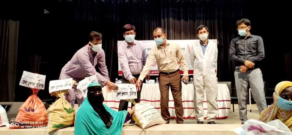 হবিগঞ্জে প্রধানমন্ত্রীর পক্ষ থেকে মানবিক সহায়তা প্রদান