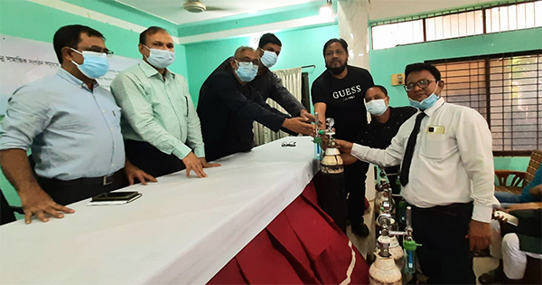 তরফদার ফাউন্ডেশনের উদ্যোগে অক্সিজেন কনসেনট্রেটর ও অক্সিজেন সিলিন্ডার প্রদান