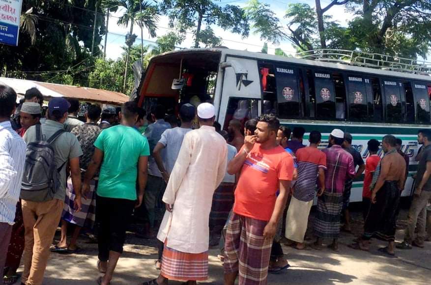 received_116493473974618 নিয়ন্ত্রণ হারিয়ে হবিগঞ্জ বিরতিহীন বাস খাদে