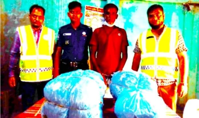 মাধবপুরে মাদক ব্যবসায়ী মোটরসাইকেলসহ আটক