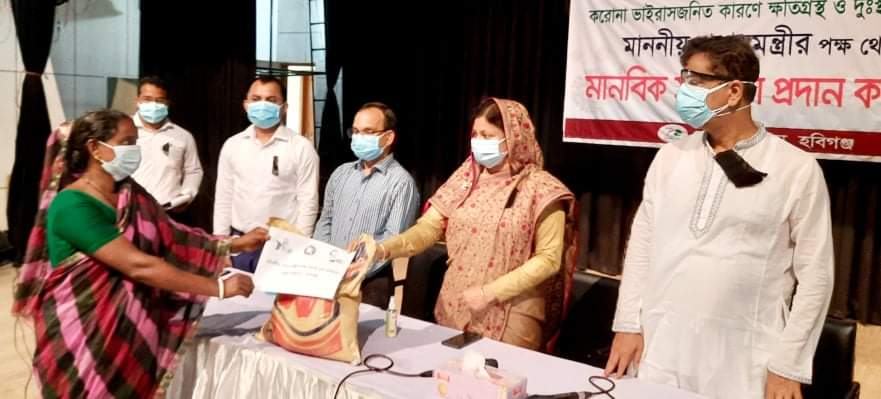 জেলা প্রশাসনের উদ্যোগে দুঃস্থদের মাঝে প্রধানমন্ত্রীর সহায়তা প্রদান