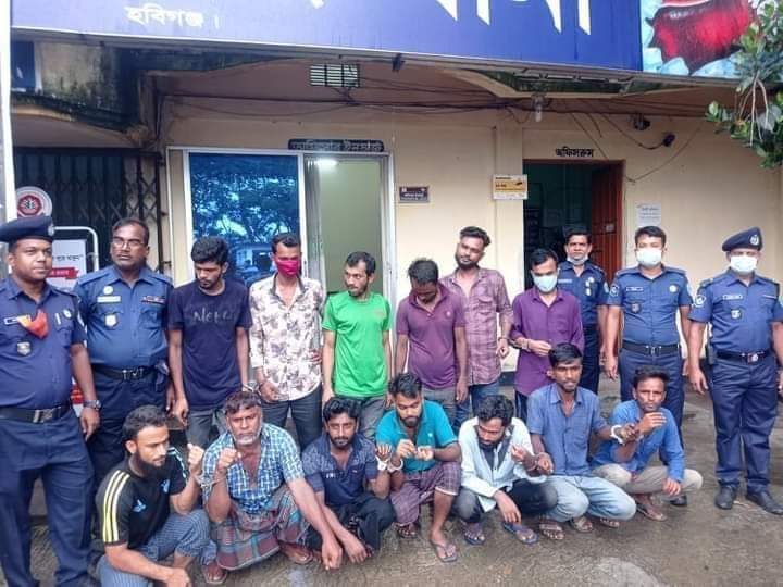 শায়েস্তাগঞ্জে জুয়া খেলার সরঞ্জাম সহ ১৩ জুয়ারি গ্রেফতার