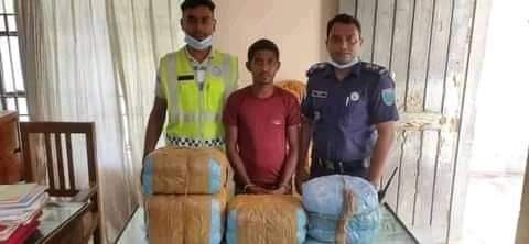 চুনারুঘাটে গাঁজাসহ এক মাদক ব্যাবসায়ী গ্রেফতার চুনারুঘাটে গাঁজাসহ এক মাদক ব্যাবসায়ী গ্রেফতার