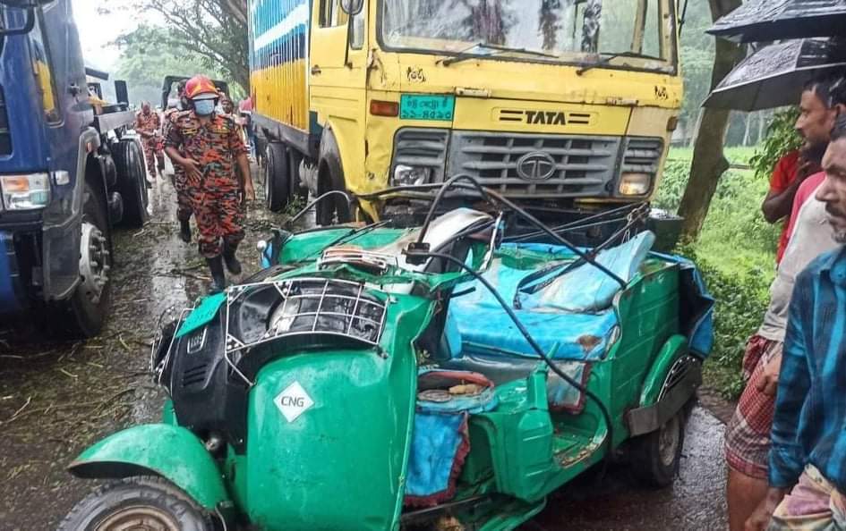 ঢাকা সিলেট মহাসড়কে ট্রাক-সিএনজি মুখোমুখি সংঘর্ষে নিহত ৬ ঢাকা সিলেট মহাসড়কে ট্রাক-সিএনজি মুখোমুখি সংঘর্ষে নিহত ৬