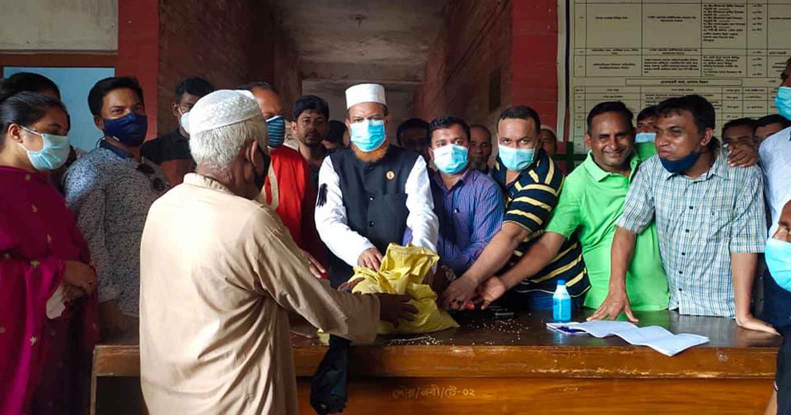 নবীগঞ্জে-অসহায়দের-মাঝে-চাল-বিতরণ-করলেন-এমপি-মিলাদ-গাজী নবীগঞ্জে অসহায়দের মাঝে চাল বিতরণ করলেন এমপি মিলাদ গাজী