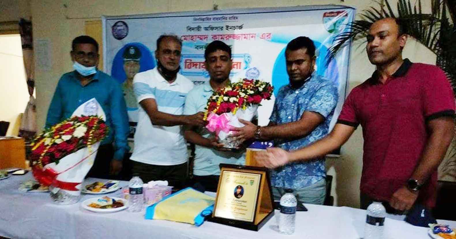 বাহুবল মডেল থানার বিদায়ী ওসিকে সংবর্ধনা ও নবাগত ওসিকে বরণ বাহুবল মডেল থানার বিদায়ী ওসিকে সংবর্ধনা ও নবাগত ওসিকে বরণ