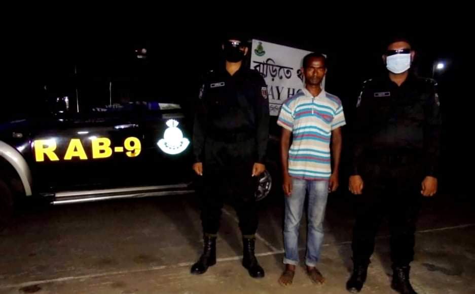 বাহুবলে গাঁজাসহ ১ মাদক ব্যবসায়ী আটক