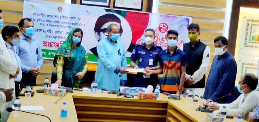 বিভিন্ন আয়োজনে জেলা প্রশাসনের উদ্যোগে শেখ কামালের জন্মবার্ষিকী উদযাপন বিভিন্ন আয়োজনে জেলা প্রশাসনের উদ্যোগে শেখ কামালে জন্মবার্ষিকী উদযাপন