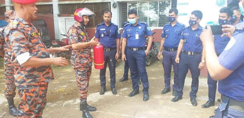 মাধবপুরে থানা পুলিশের অগ্নি নির্বাপণ মহড়া অনুষ্ঠিত