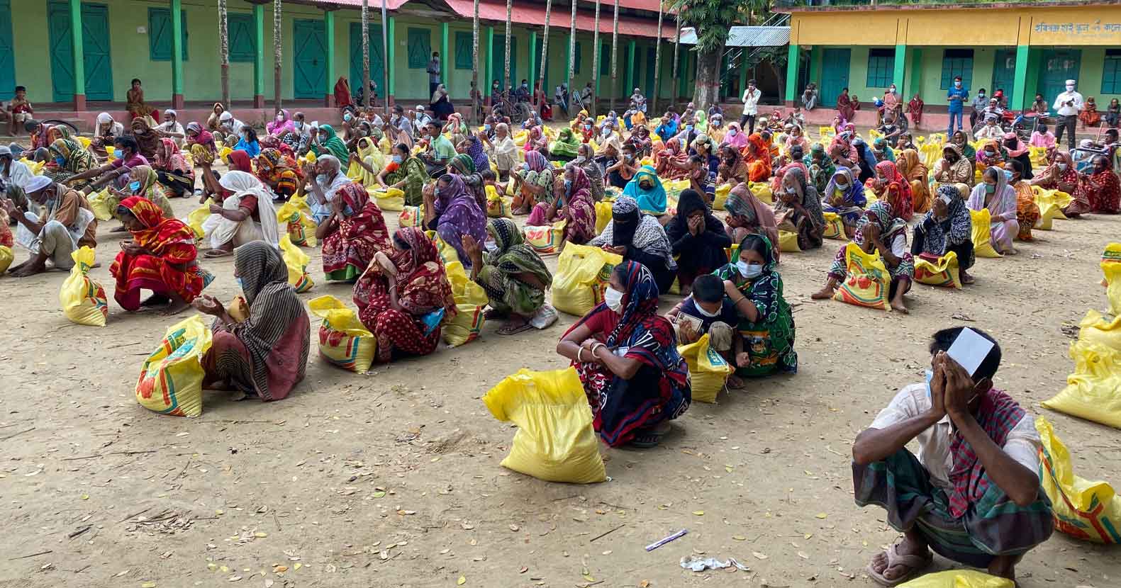 হবিগঞ্জে ত্রাণ বিতরণের মধ্য দিয়ে শোকের মাসের কর্মসূচি উদ্বোধন হবিগঞ্জে ত্রাণ বিতরণের মধ্য দিয়ে শোকের মাসের কর্মসূচি উদ্বোধন