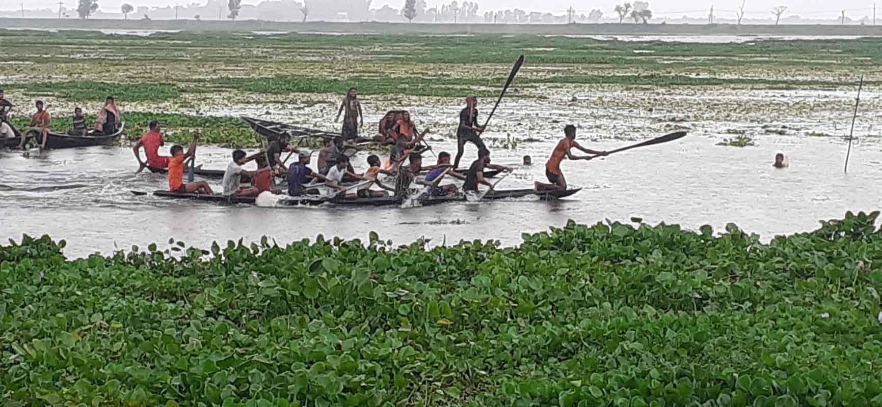 আতুকুড়া গ্রামের ডিঙ্গি নৌকা বাইচ প্রতিযোগিতা অনুষ্ঠিত