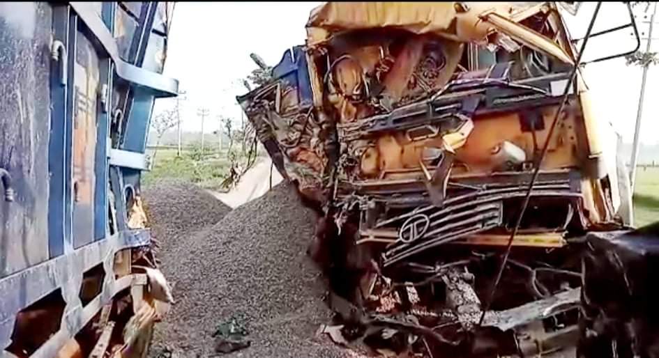 মাধবপুর শাহজীবাজারে ট্রাকের সংঘর্ষে নিহত ২ মাধবপুর শাহজীবাজারে ট্রাকের সংঘর্ষে নিহত ২