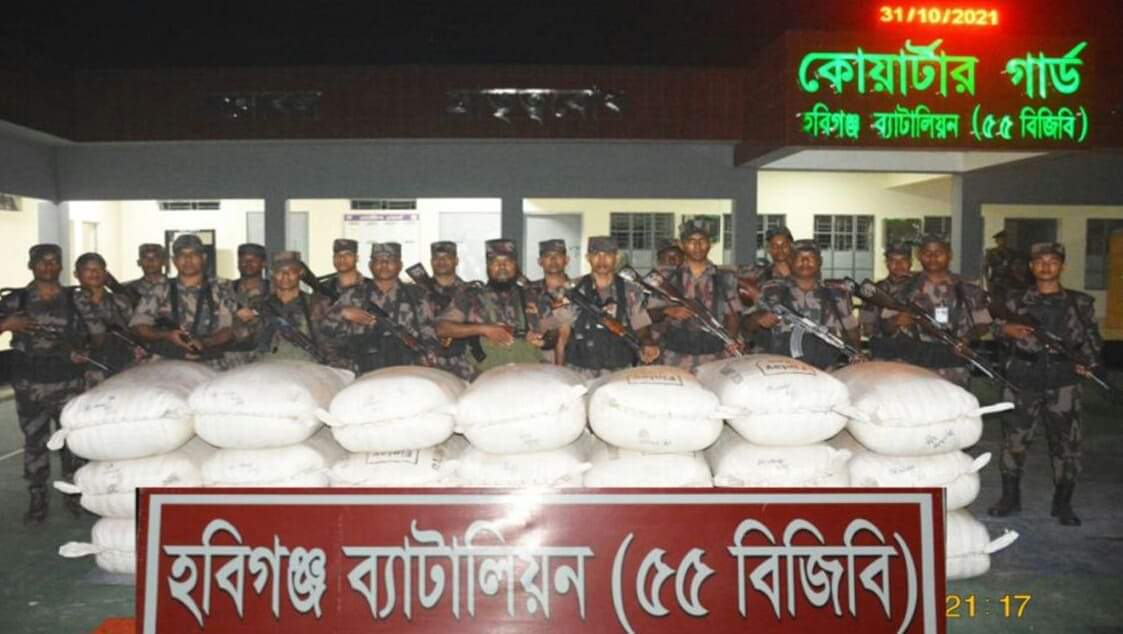 মাধবপুরে বিজিবি বিশেষ অভিযানে বিপুল পরিমাণ ভারতীয় চা-পাতা জব্দ মাধবপুরে বিজিবি বিশেষ অভিযানে বিপুল পরিমাণ ভারতীয় চা-পাতা জব্দ