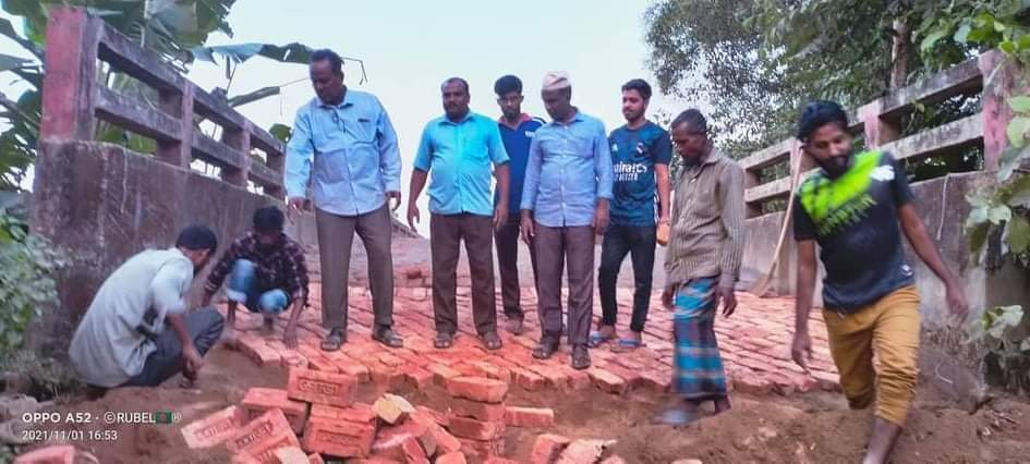চুনারুঘাটে খোয়াই নদীর ব্রিজ সেচ্চাশ্রমে সংস্কার