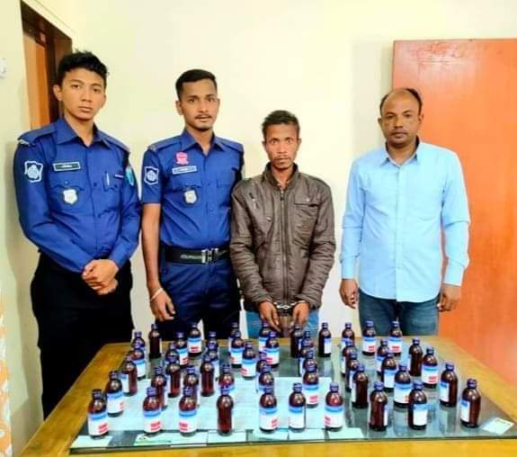মাধবপুরে নিষিদ্ধ ৫০ বোতল ইস্ক্যাফ সহ গ্রেফতার এক