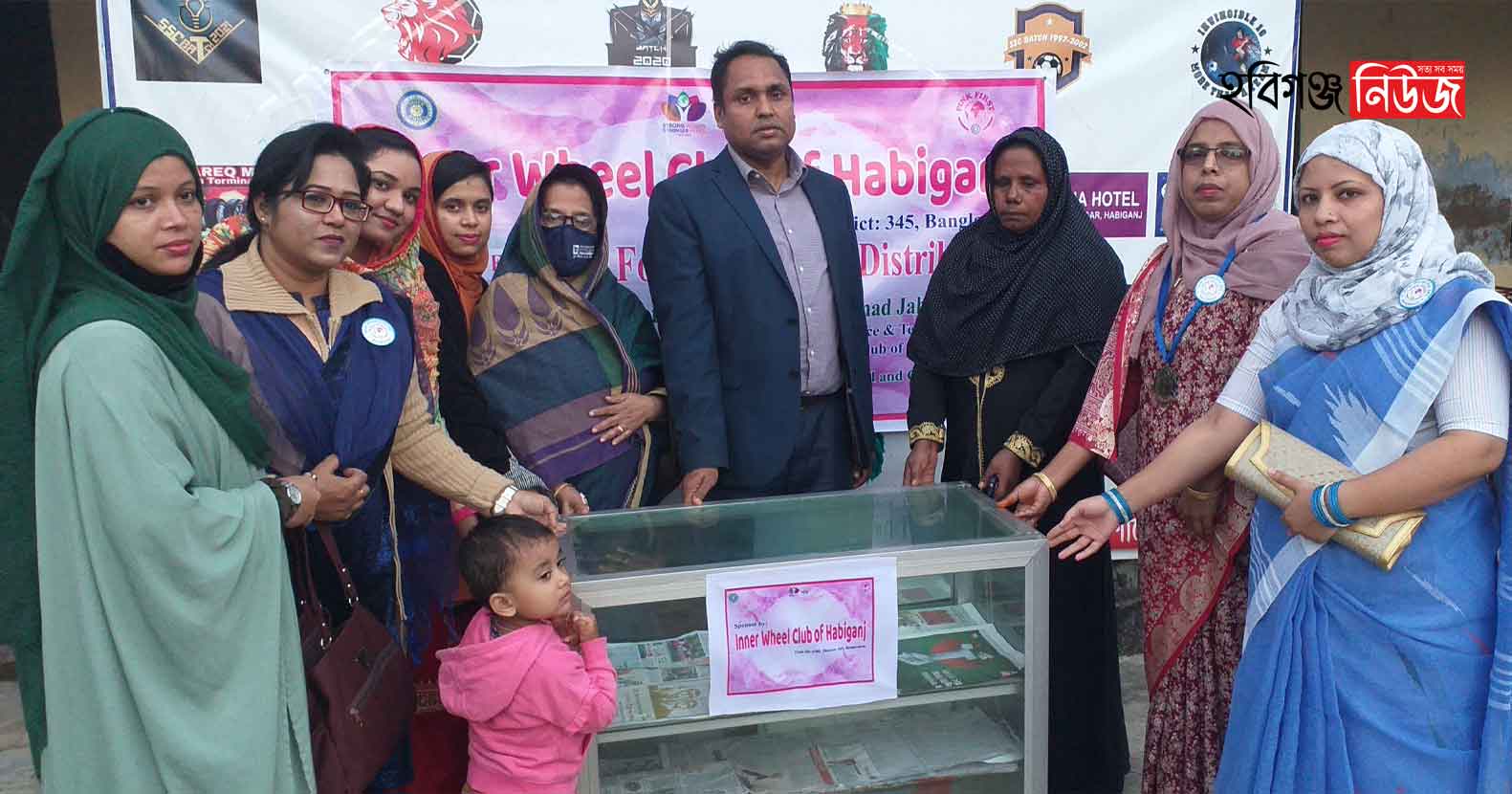 হবিগঞ্জে অসহায় নারীকে পিঠার বক্স উপহার