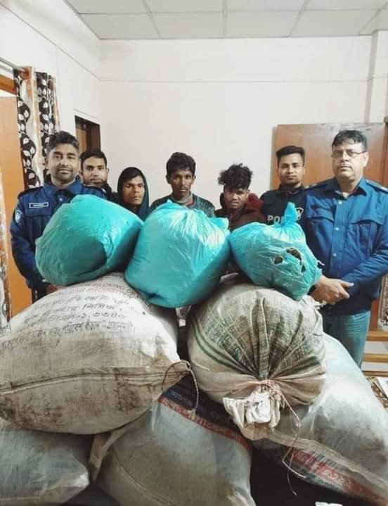 মাধবপুরে বিপুল পরিমাণ গাঁজাসহ ৩ মাদক ব্যবসায়ী গ্রেফতার!