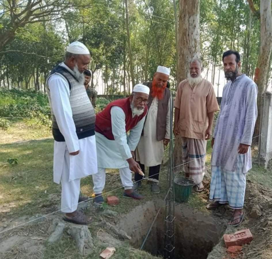 আলালপুর কবরস্থানের সীমানা প্রাচীর এর অসমাপ্ত কাজের নির্মান শুরু