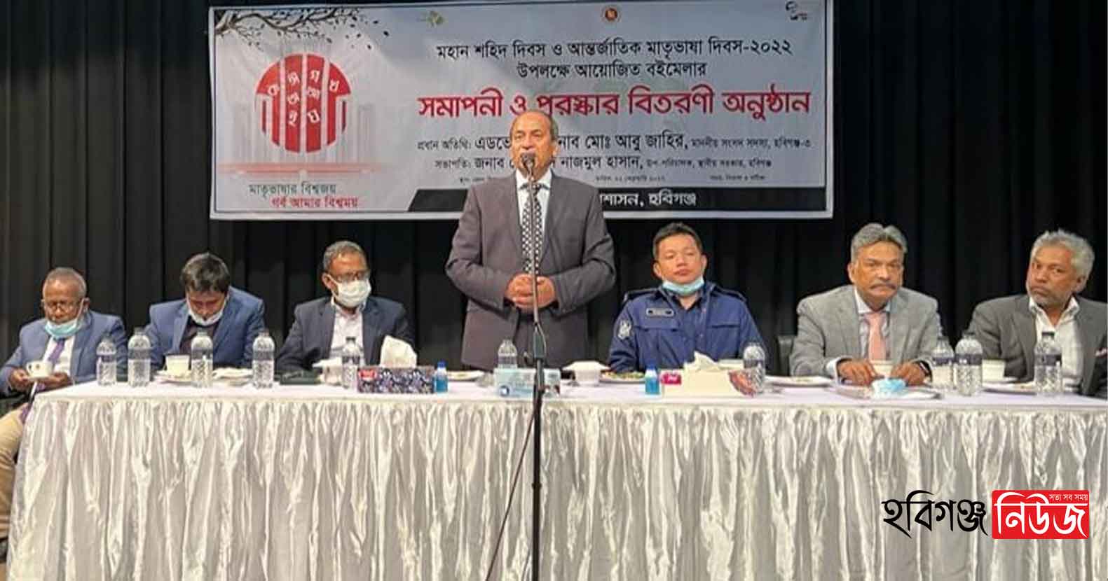 একুশ আমাদেরকে অন্যায়ের প্রতিবাদ করতে শেখায় – আবু জাহির একুশ আমাদেরকে অন্যায়ের প্রতিবাদ করতে শেখায়