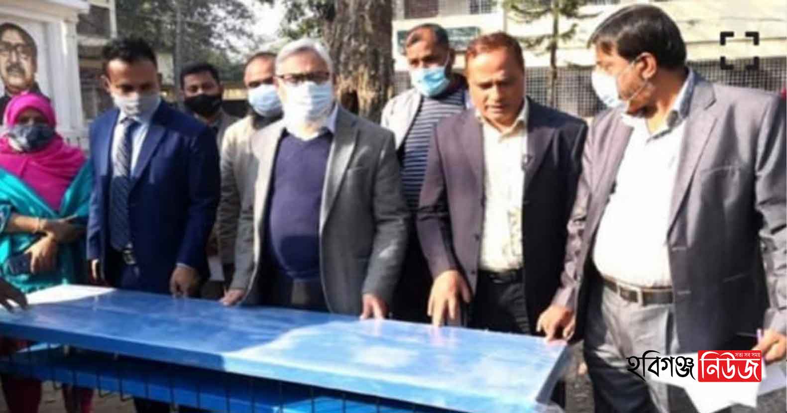 মাধবপুরে ৩৩ শিক্ষা প্রতিষ্ঠানে বেঞ্চ বিতরণ