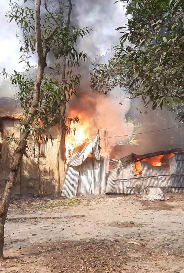 লাখাইয়ে তুলার গুদামে অগ্নিকাণ্ড