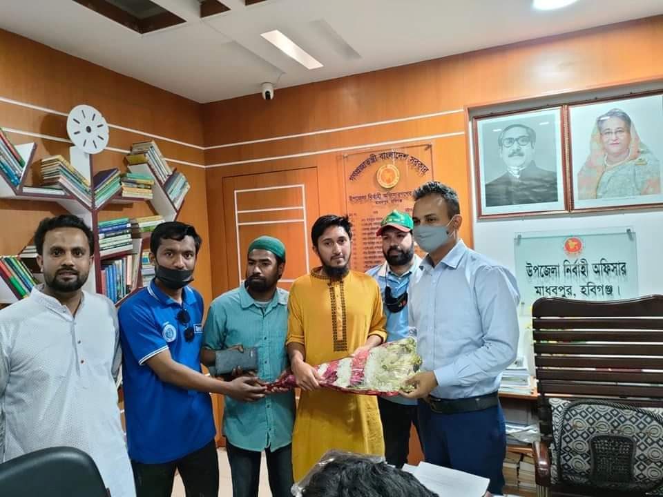 মাধবপুর উপজেলা নির্বাহী কর্মকর্তার সাথে ইচ্ছে ঘুড়ি ট্রাভেলের শুভেচ্ছা বিনিময়