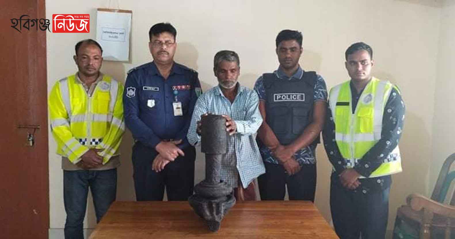 মাধবপুরে ২৮ কেজি ওজনের কষ্টিপাথরের শিবলিঙ্গ উদ্ধার, গ্রেপ্তার-১