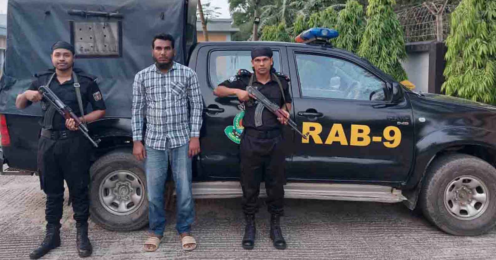 ট্রেনের টিকেট কালোবাজারি চক্রের একজন সদস্য গ্রেফতার