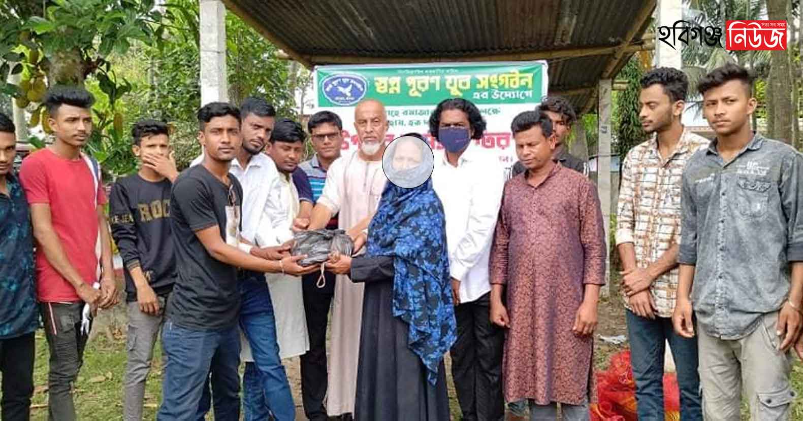 বা‌নিয়াচং‌য়ে স্বপ্ন পূরণ যুব সংঘের ইফতার সামগ্রী বিতরণ