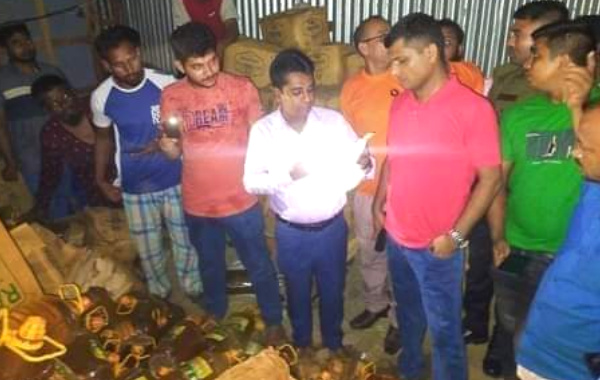 আজমিরিগঞ্জে সাড়ে ৪ হাজার লিটার সয়াবিন তেল জব্দ,দুই ব্যবসায়ীকে অর্থদণ্ড