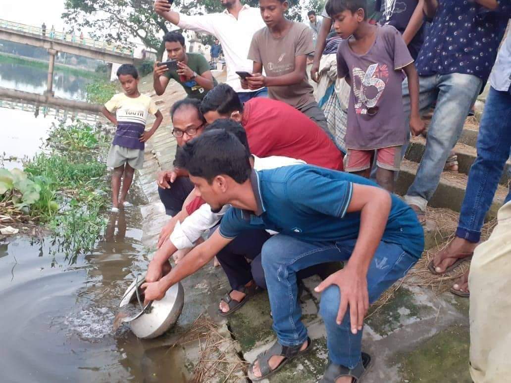 বানিয়াচংয়ে দেশীয় মাছের পোনা উদ্ধার ও অবমুক্ত