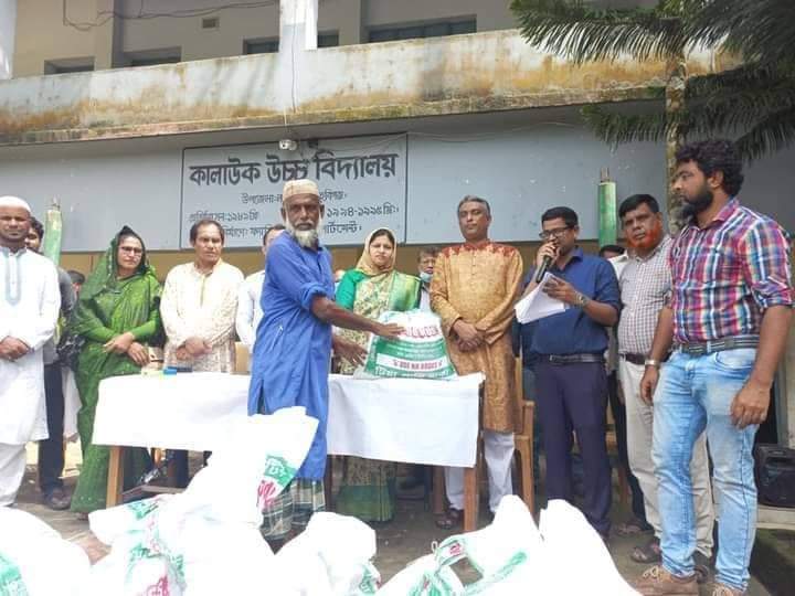 লাখাইয়ে জেলা প্রশাসক এর বন্যার্তদের মাঝে ত্রাণসামগ্রী বিতরণ