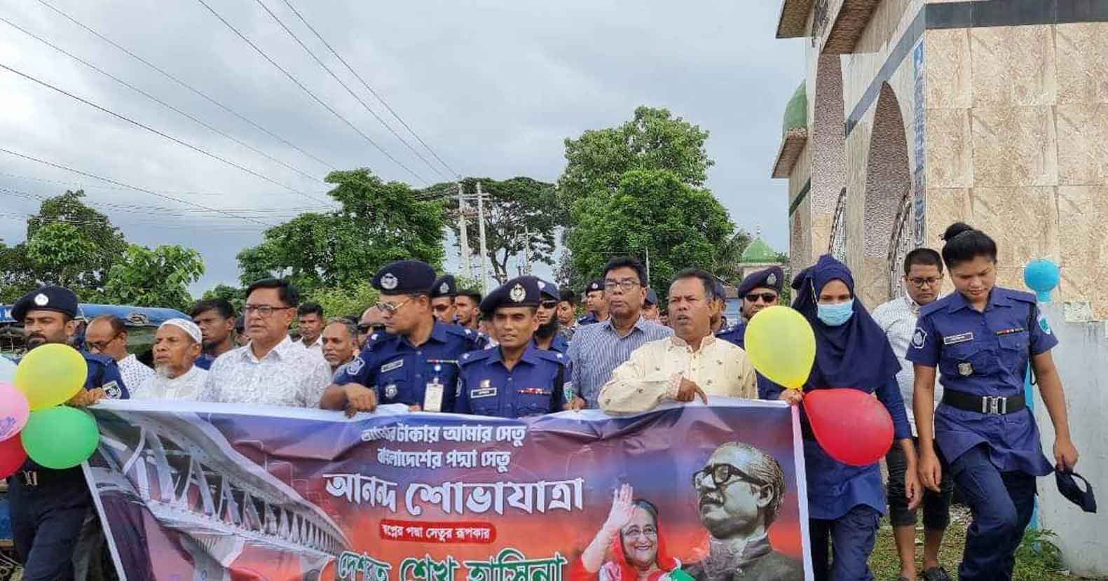 পদ্মাসেতুর উদ্বোধন উপলক্ষে বানিয়াচংয়ে পুলিশের আনন্দ শোভাযাত্রা