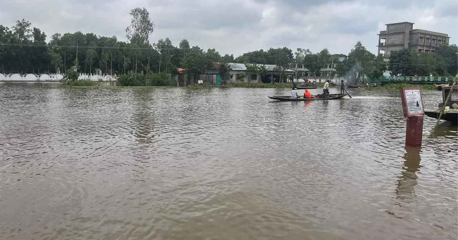 বানিয়াচংয়ে বেড়েই চলেছে বন্যার পানি