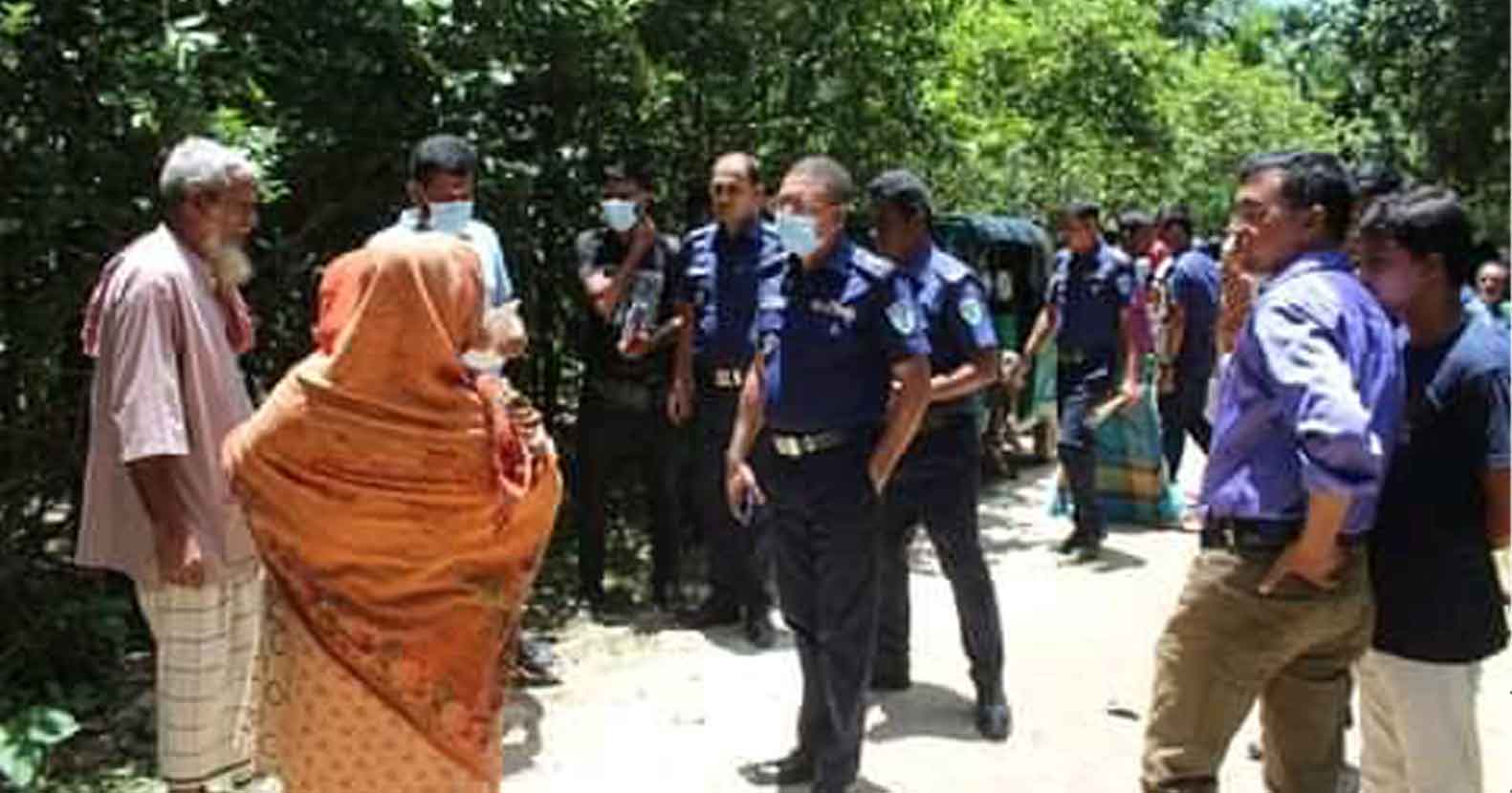 খোয়াই পাড়ে মাথাবিহীন লাশ, পরিদর্শনে পুলিশ সুপার