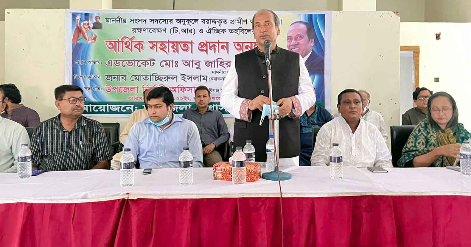 তিন উপজেলায় এমপি আবু জাহিরের অর্থ সহায়তা প্রদান