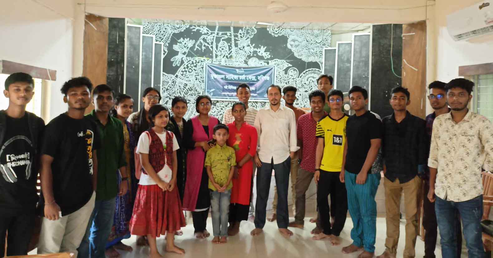মুক্তাঞ্চলের সাপ্তাহিক সাহিত্য আড্ডা ও বই বিনিময় অনুষ্ঠিত মুক্তাঞ্চলের সাপ্তাহিক সাহিত্য আড্ডা ও বই বিনিময় অনুষ্ঠিত