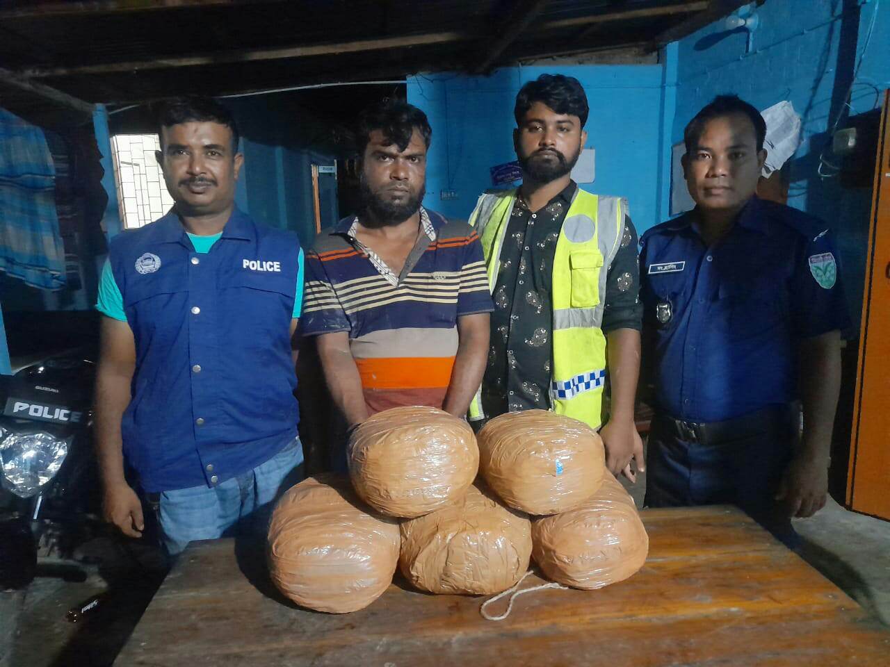 মাধবপুরে গাঁজা সহ এক পাচারকারী গ্রেফতার