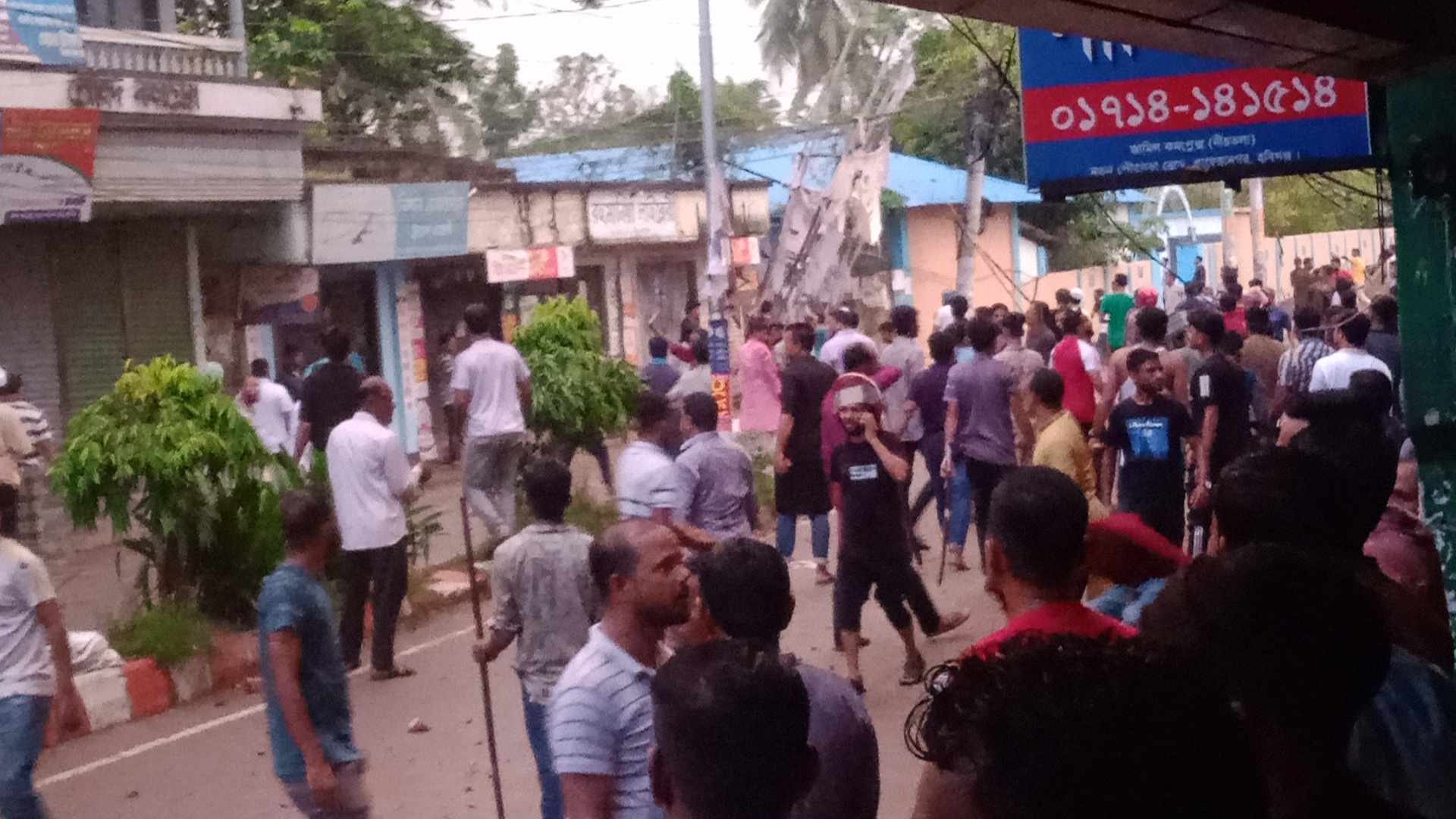 বিএনপি-আ’লীগের সংঘর্ষে হবিগঞ্জ শহর রনক্ষেত্র